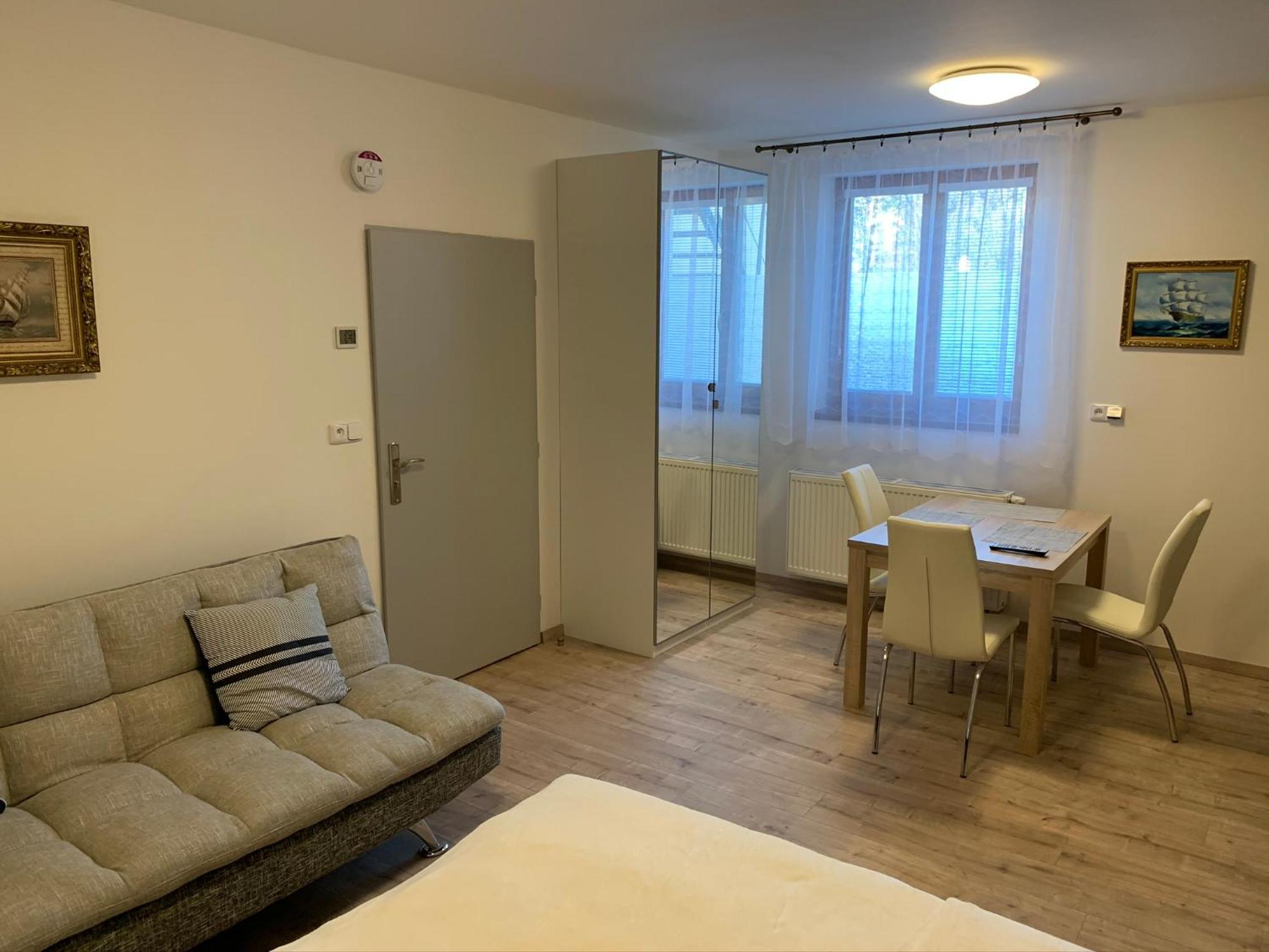 Apartements Studio 964 Líbeznice Εξωτερικό φωτογραφία