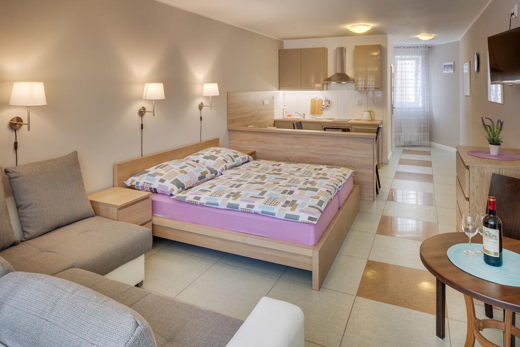 Apartements Studio 964 Líbeznice Εξωτερικό φωτογραφία
