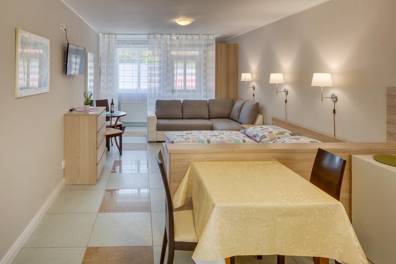 Apartements Studio 964 Líbeznice Εξωτερικό φωτογραφία